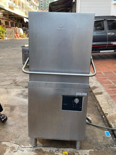 Hood type dishwasher