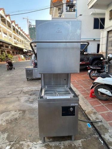 Hood type dishwasher
