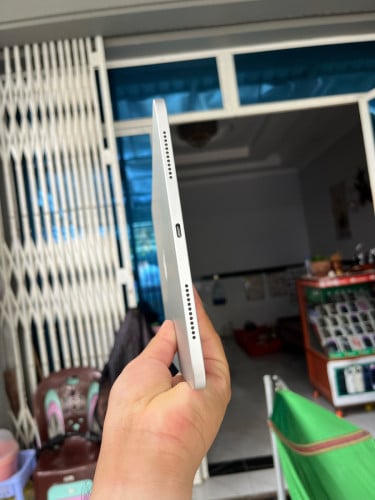 iPad 10th wifi មានប្រអប់សានុំហ្សុិន​ ពណ៍​ស​ ​ តម្លៃ​ 245$ ភ្នំពេញ​ 098390490 ទួលពង្រ​
