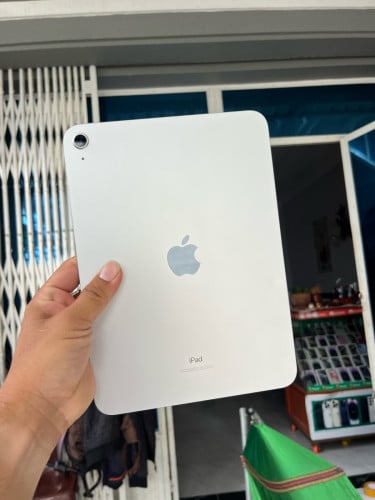 iPad 10th wifi មានប្រអប់សានុំហ្សុិន​ ពណ៍​ស​ ​ តម្លៃ​ 245$ ភ្នំពេញ​ 098390490 ទួលពង្រ​