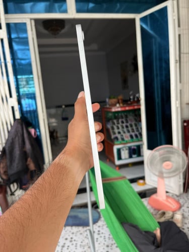 iPad 10th wifi មានប្រអប់សានុំហ្សុិន​ ពណ៍​ស​ ​ តម្លៃ​ 245$ ភ្នំពេញ​ 098390490 ទួលពង្រ​