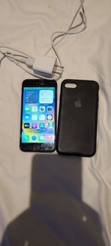 iPhone 8 ,64 gb