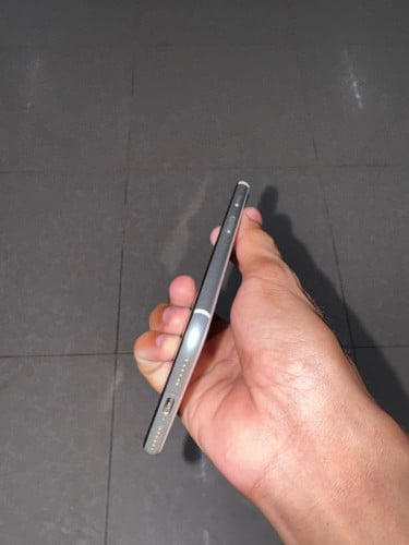 Iphone Se2020 តួនៅស្អាតសុំណុំសុីនអត់ដែរគាស់
