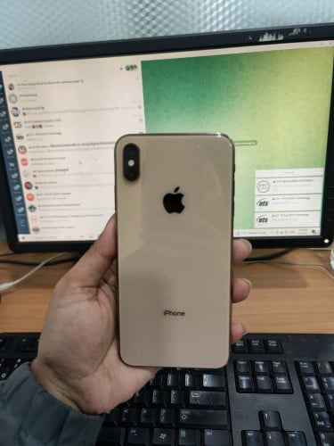 iPhone xs max Gold color ស្គេនមុខ ដើរទាំងអស់ តំលៃល្អ 135$