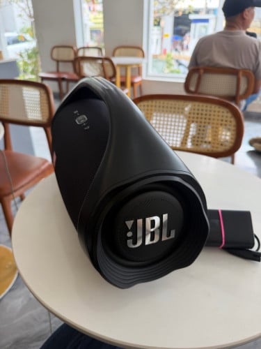 JBL boombox2 ស្អាតសុំនុំ​ ឆ្នាំងសុីន​ តំលៃ215$ ភ្នំពេញ​ លេខនិងតេឡេក្រាម089222158(វៃដូរបាន)