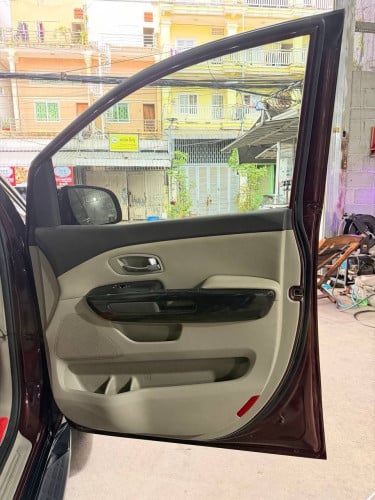 Kia Carnival 2015full option អូតូបី