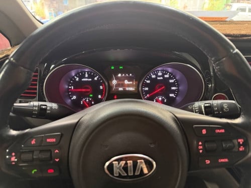 Kia Carnival 2015full option អូតូបី