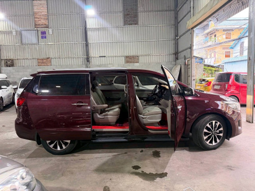 Kia Carnival 2015full option ទ្វាអូតូបី