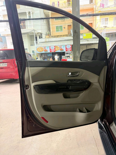 Kia Carnival 2015full option ទ្វាអូតូបី