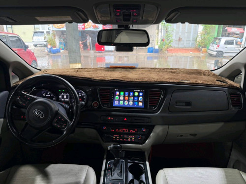Kia Carnival 2015full option ទ្វាអូតូបី
