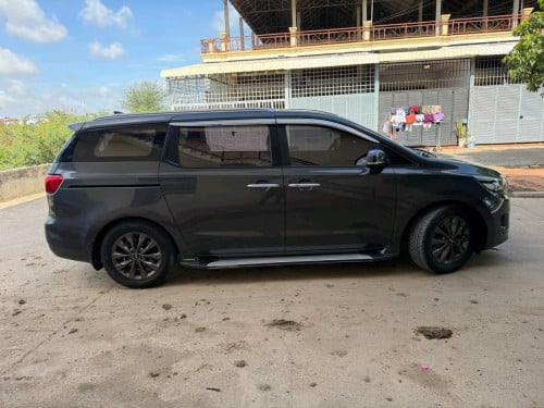 Kia Carnival 2015full option អូតូបី
