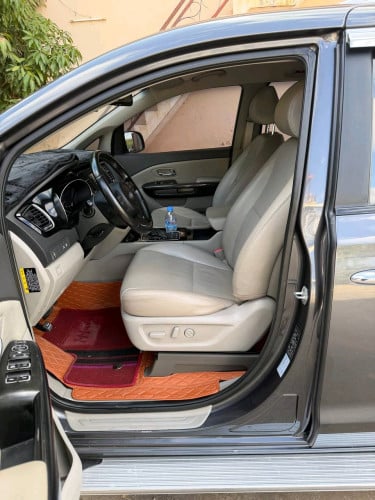 Kia Carnival 2015full option អូតូបី