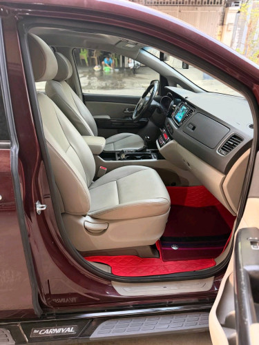 Kia Carnival 2015full option អូតូបី
