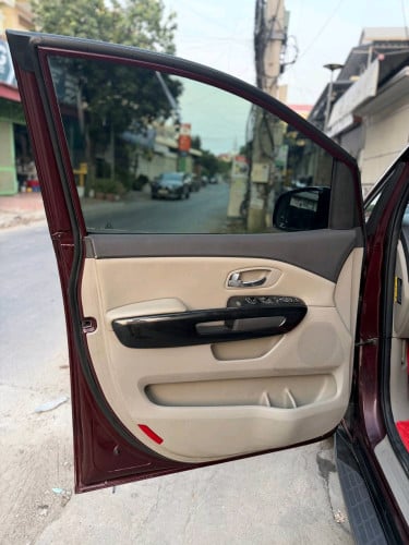 Kia Carnival 2015full option អូតូបី