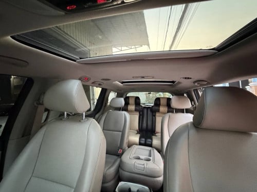 Kia Carnival 2015full option