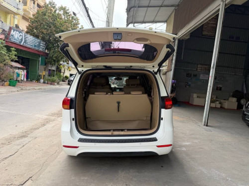 Kia Carnival 2015full option VIP