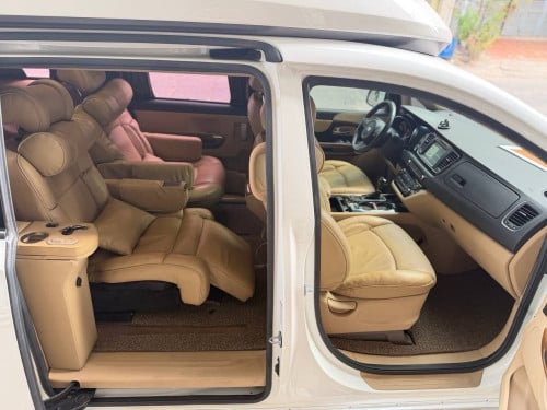 Kia Carnival 2015full option VIP