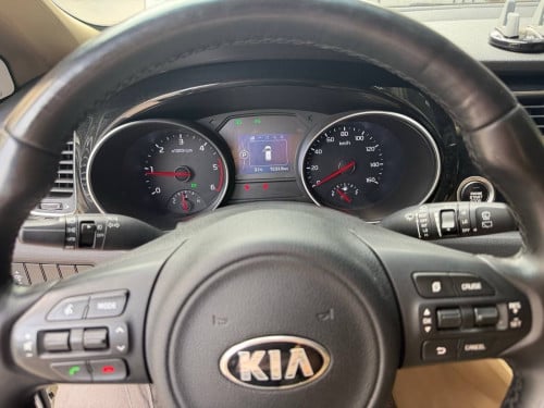 Kia Carnival 2015full option VIP