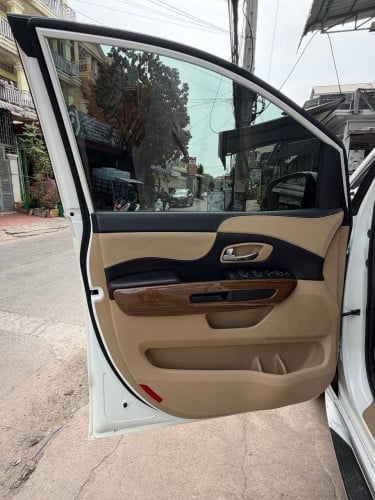 Kia Carnival 2015full option VIP