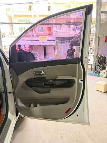 Kia Carnival 2017full option ទ្វាអូតូ3