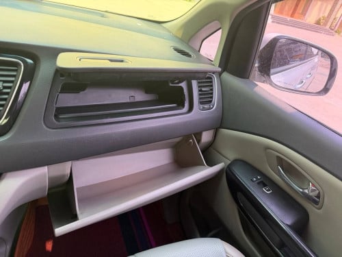 Kia Carnival 2017full option ពេញហើយ360