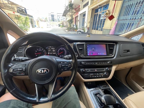 KIA Carnival 2018 Full option បើកដំបូល2តង់ ប្រើសាំង