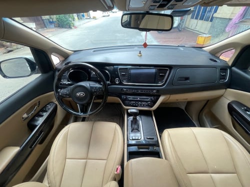 KIA Carnival 2018 Full option បើកដំបូល2តង់ ប្រើសាំង