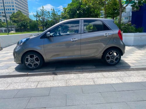 Kia morning ឆ្នាំ2012 smart key ប្រភេទ សាំង ហ្គាស់ ស៊ីន