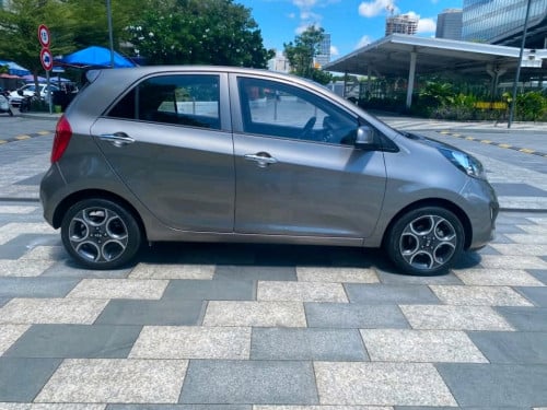 Kia morning ឆ្នាំ2012 smart key ប្រភេទ សាំង ហ្គាស់ ស៊ីន