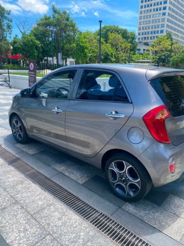 Kia morning ឆ្នាំ2012 smart key ប្រភេទ សាំង ហ្គាស់ ស៊ីន