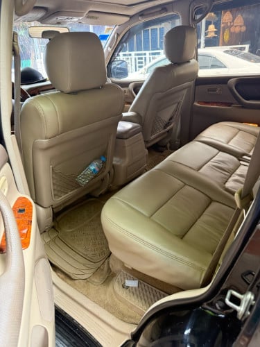 Land Cruiser black color 2000