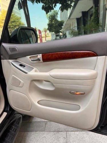 Land Cruiser PRADO 04 V4 P2 Auto ម៉ាស៊ូតសុីប្រេងទិចធានាថ្មីលក់ប្រញាប់លុយ