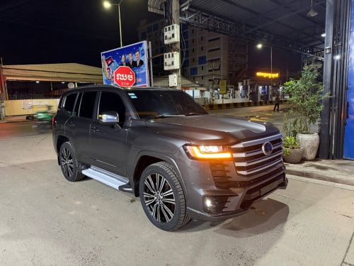 Land Cruiser VX-R 2022 Full Options ( Arab ) • Original paint ( គីឡូតិច ឡាននៅថ្មី Rim 22R original