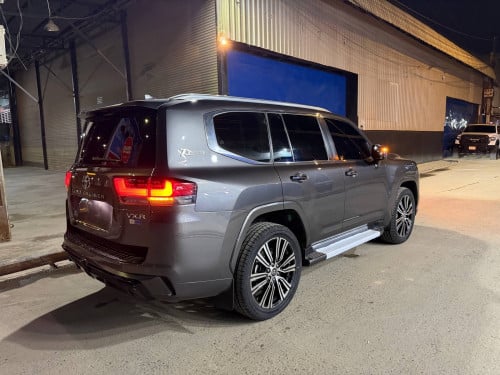 Land Cruiser VX-R 2022 Full Options ( Arab ) • Original paint ( គីឡូតិច ឡាននៅថ្មី Rim 22R original
