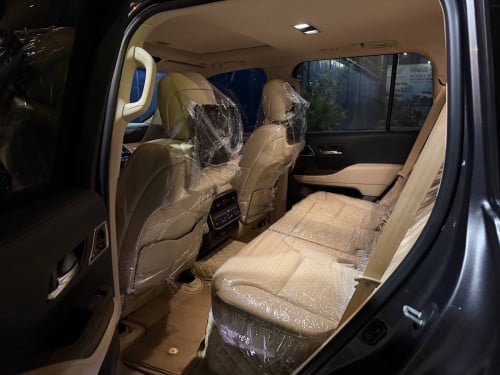 Land Cruiser VX-R 2022 Full Options ( Arab ) • Original paint ( គីឡូតិច ឡាននៅថ្មី Rim 22R original