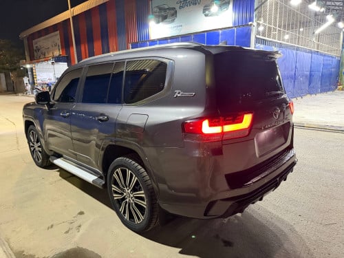 Land Cruiser VX-R 2022 Full Options ( Arab ) • Original paint ( គីឡូតិច ឡាននៅថ្មី Rim 22R original
