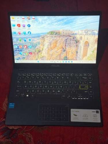 Laptop ASUS សម្រាប់ការសិក្សារទូទៅលក់វិញស្អាត់នៅថ្មី