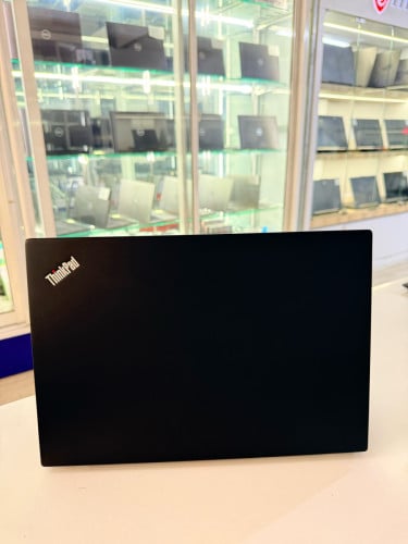Lenovo ThinkPad T470sCore : i7-7600URam : 8GB DDR4HDD : 256GBDisplay : 14”(FHD)Touchscreen