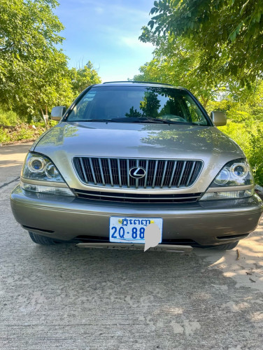Lexus 99ប៉ុងមួយឡានស្អាត ហ្គាសហេីយ តំលៃល្អ រៀបចំហេីយ(ទីតាំងបាត់ដំបង)