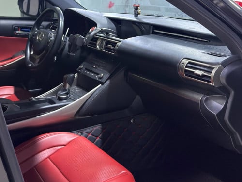 Lexus IS200T 2016 F-Sport