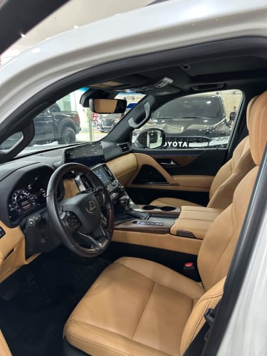 Lexus LX600 2023