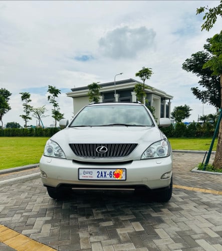 Lexus RX330 ប៉ុង2 ឆ្នាំ2004 ពណ៍ទឹកប្រាក់ ពាក់កណ្តា