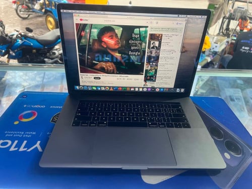 MacBook core i7 16G+256G