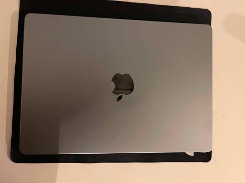 MacBook Pro m1Pro 512GB មិនសូវបានប្រេី មានប្រអប់មួយset