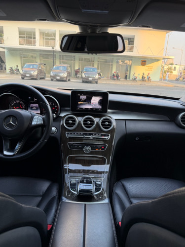 Mercedes Benz C300 luxury ក្រដាស់ពន្ធ