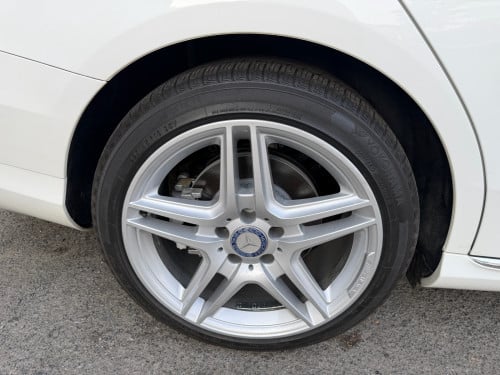 Mercedes Benz C300 luxury ក្រដាស់ពន្ធ