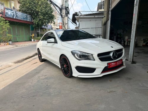 MERCEDES CLA2015