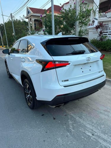 NX200t 2017 F Sport ប៉ុង2 (6ប៊ូតុង)