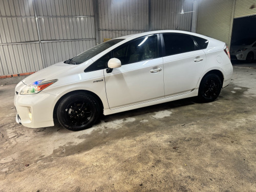 Prius 013 OPTION 3 ABS តែមសឡានស៊ីនមួយជុំទិញដាច់បង់រំលស់25ខេត្តក្រុង