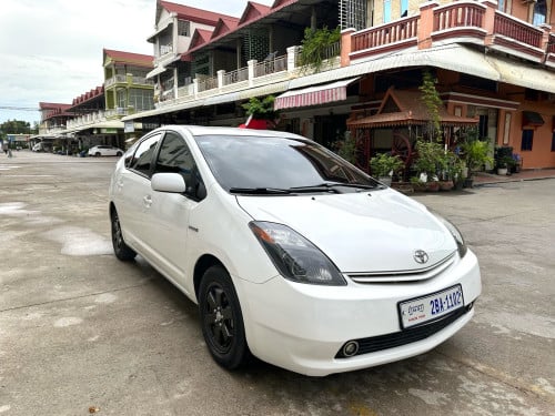 Prius 04 Hfull ពណ៍ស ក្នុងលឿង ឡានស្អាត ពិន្ទុខ្ពស់59 ម្ចាស់ផ្ទាល់លក់ដូរសេរី